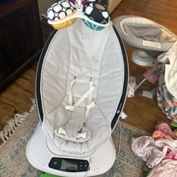 4 Moms Rocker 