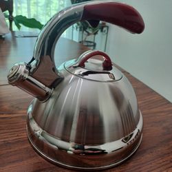 Tea Kettle 2.7Q/2.5L $20