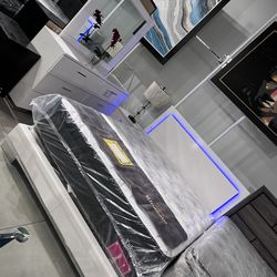 4pc Queen Bedroom Set 🤍💞🤍💞🤍