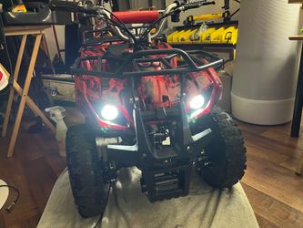 Rosso Motors eQuad X Inferno. Headlight, keys, alarm key fobs , forward & reverse 18mph. 2hrs ride time Like new