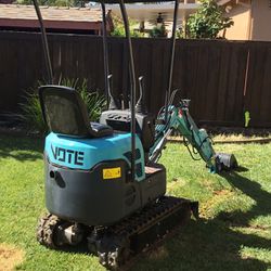 Mini Excavator Low Hours Ready To Use .