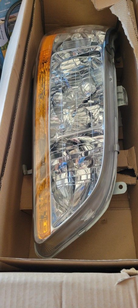 2002 Honda Accord Passenger Headlight