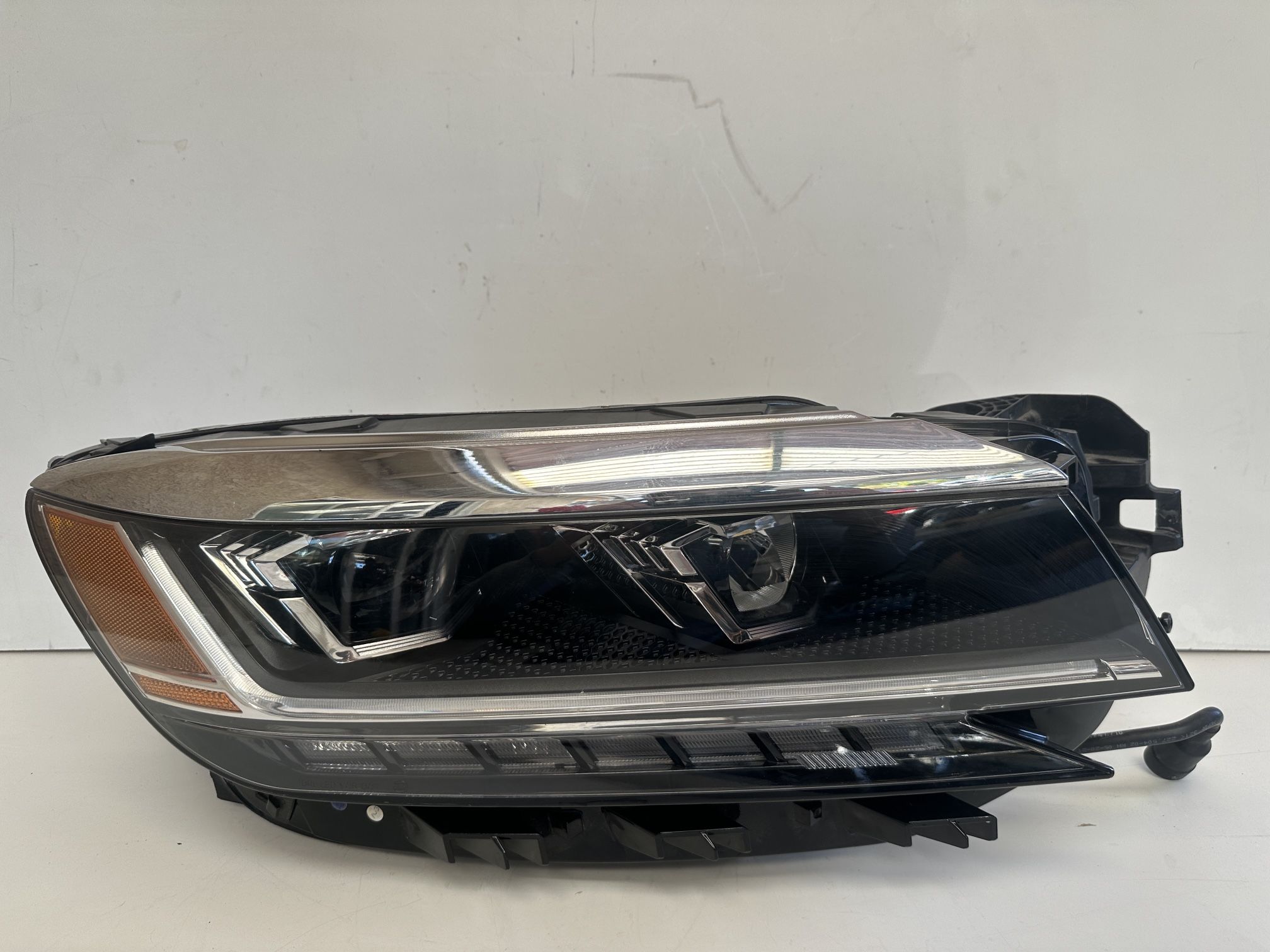 2020 2021 2022 VOLKSWAGEN PASSAT RIGHT PASSENGER SIDE LED HEADLIGHT OEM
