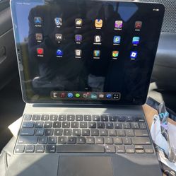 Apple iPad 12.9 (4th Generation) With Magic Keyboard