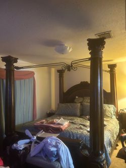 4 Post Cali King Canopy Bed/Box Springs