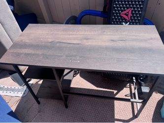 Desk 28 x 18.5 x 41.5