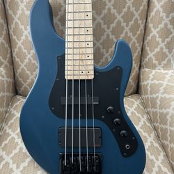 FGN (Fujigen) Mighty Jazz Bass Guitar