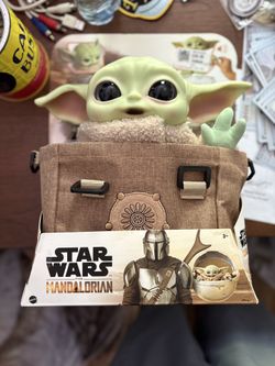 Plush Talking Baby Yoda! Brand New Retail 50$