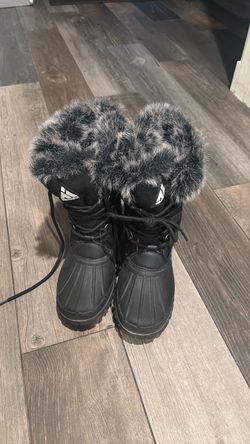 Snow boots