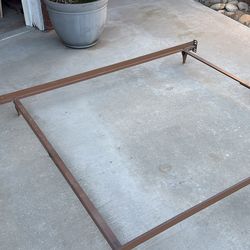 Full-size adjustable bedframe