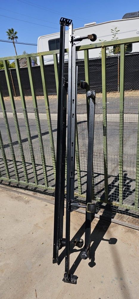 ** 3 size metal bed frame **)twin/full/Queen)