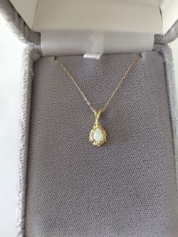 New 14 kt Australian Opal Pendant With 14 Kt Gold Chain