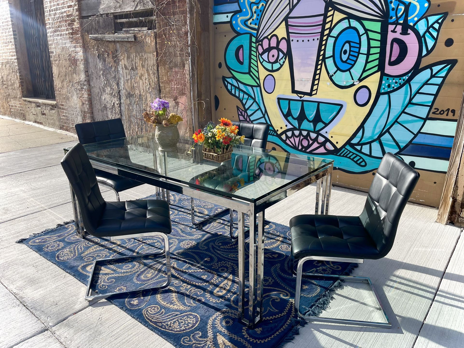 Luxurious Modern Thick Glass Table With 4 Tubular Chairs(Delivery Available)