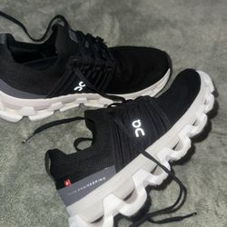 On Clouds Women’s Size 6.5