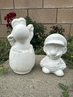 Yoshi and Super Mario Plaster Figures