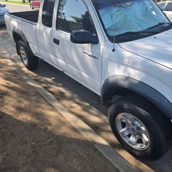 2002 Toyota Tacoma 3.4L V6 2 doors extra cab