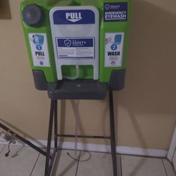 Emergency EyeWash 