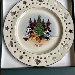 Vintage 1997 LENOX MICKEY & CO "TRIMMING TRIO" ~10.5" COLLECTOR PLATE  Comes in original box  In great condition  Limited edition