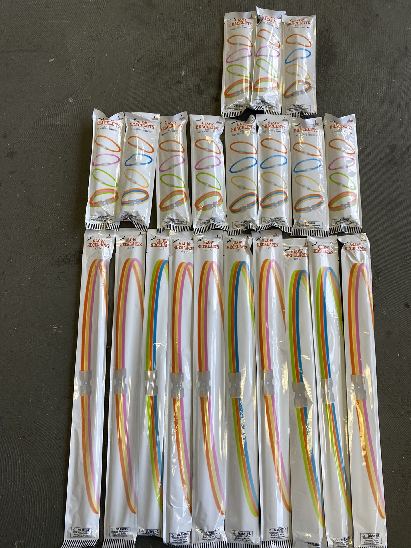 Glow necklace ages 5+ including: 3 glow