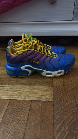 Nike Air Max Plus GS in the 'Gumball' colorway (Soar/Magic Flamingo-Off Noir-University Gold)