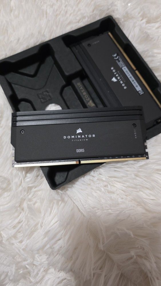 DDR5 64GB 6600MHz CL32 CORSAIR Dominator Titanium Ram