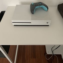 Xbox One with one remote, cables and 4 games