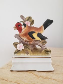 musical porcelain figurine