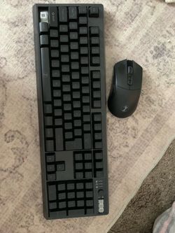 Gaming keyboard w mouse