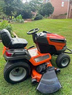 Riding lawnmower
