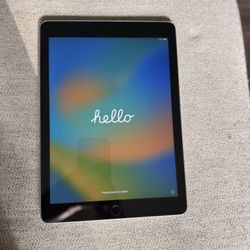 iPad 5th Gen 32GB – Great Condition, Works Perfectly!