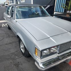 Oldsmobile 87. 4 Puerta  74 mil  miyas 