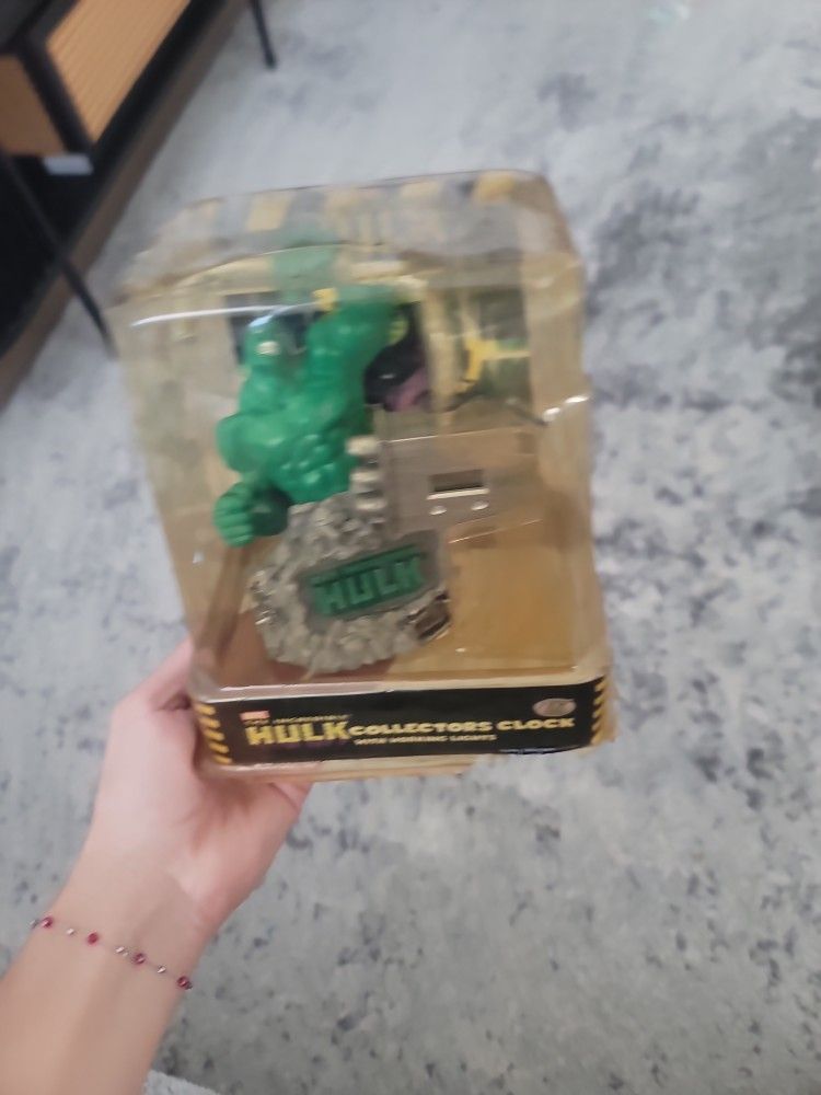 Hulk Clock