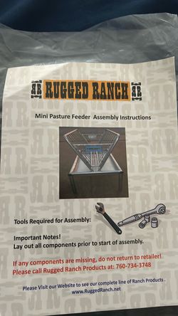 Two Rugged Ranch Mini Pasture Feeder