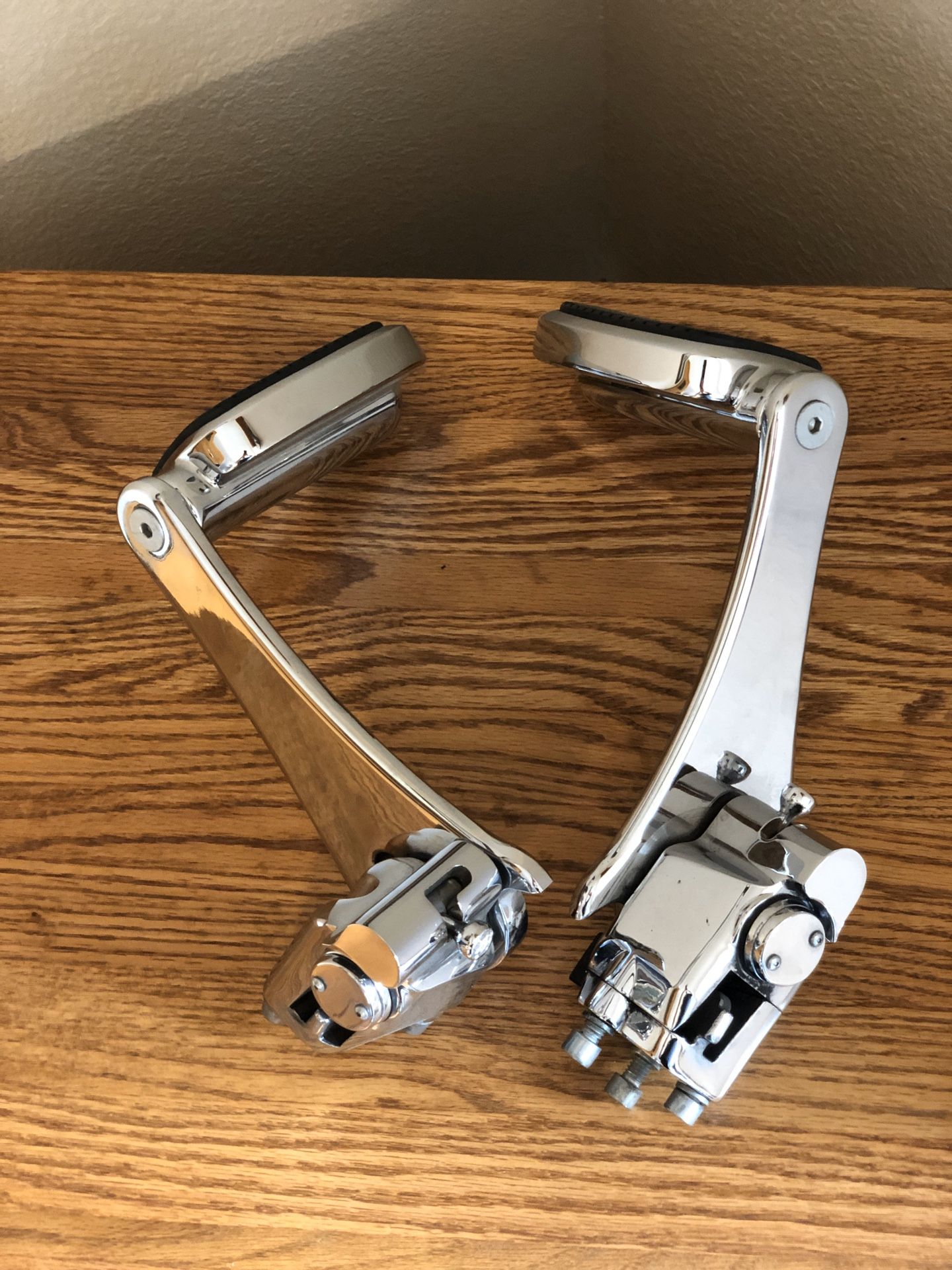 Harley Davidson Adjustable Auxiliary Passenger Footpeg Mounts & Mini