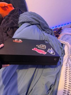XBOX ONE X with controller