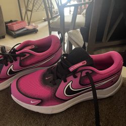 Girls Nike 5.5 y 