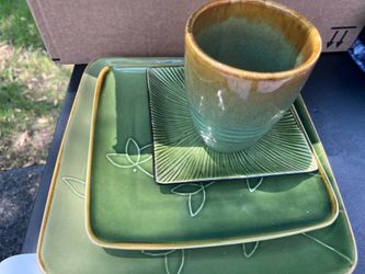 Moving MUST SELL 34 piece dish set