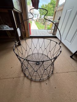 Vintage Collapsible Farm Basket With Swing Handle. ** READ BELOW (Johnstown Ohio)