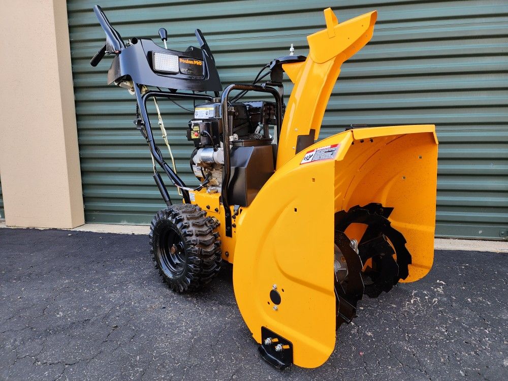 LIKE NEW Poulan Pro HEAVY DUTY Snow Blower 208cc OHV engine Electric Start! PRICE IS FIRM