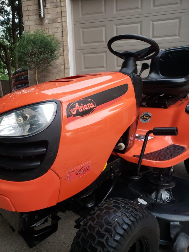 ARIENS 19HP RIDING MOWER