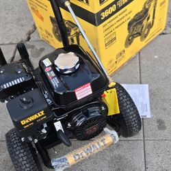 DEWALT
3600 PSI 2.5 GPM Cold Water Gas Professional Pressure Washer with HONDA GX200 Engine