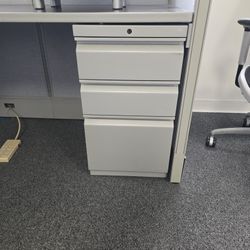 8 Metal Drawer Table 