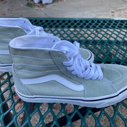 Van’s High Top Men’s Size 6 Women’s Size 7.5