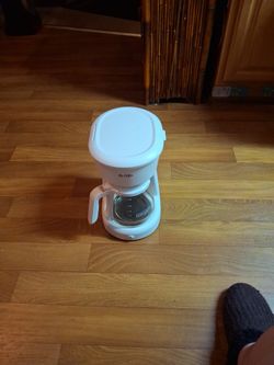 https://offerup.co/faYXKzQFnY?$deeplink_path=/redirect/  Coffee Maker