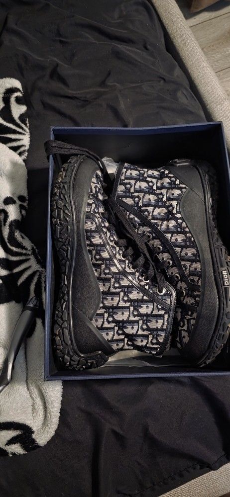 Dior Men Sneakers 9.5