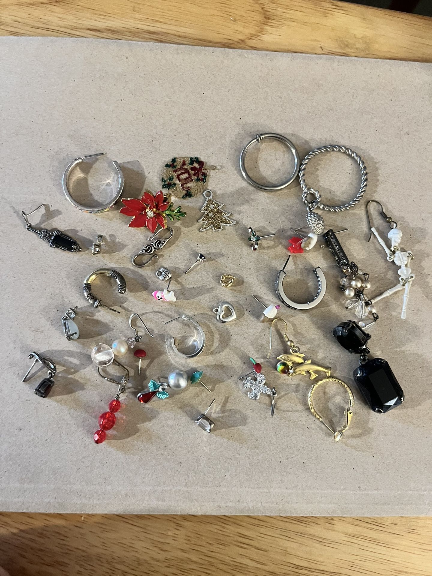 37 Pieces Of Miscellaneous Earrings & Charms