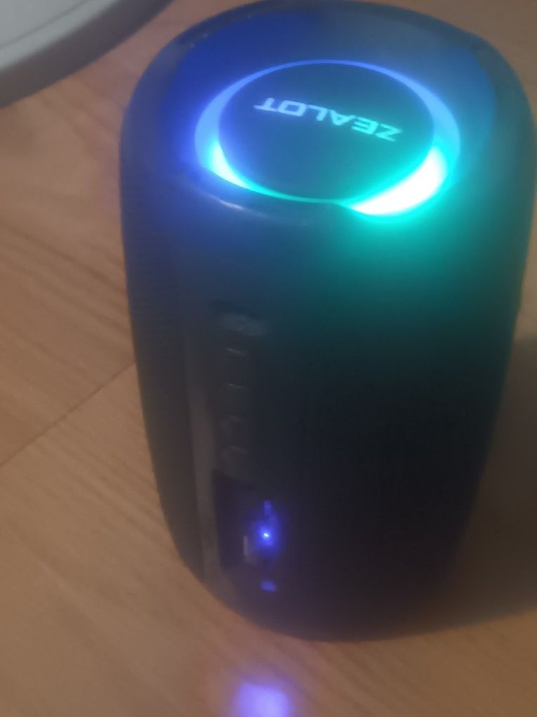 Zealot Bluetooth Speaker W/fm And Am Turner