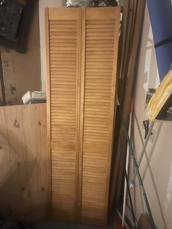 Plantation Bifold Louvered Wood Closet Door 24”x80”