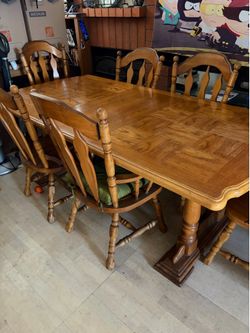 Solid Oak Dining Table with 6 chairs