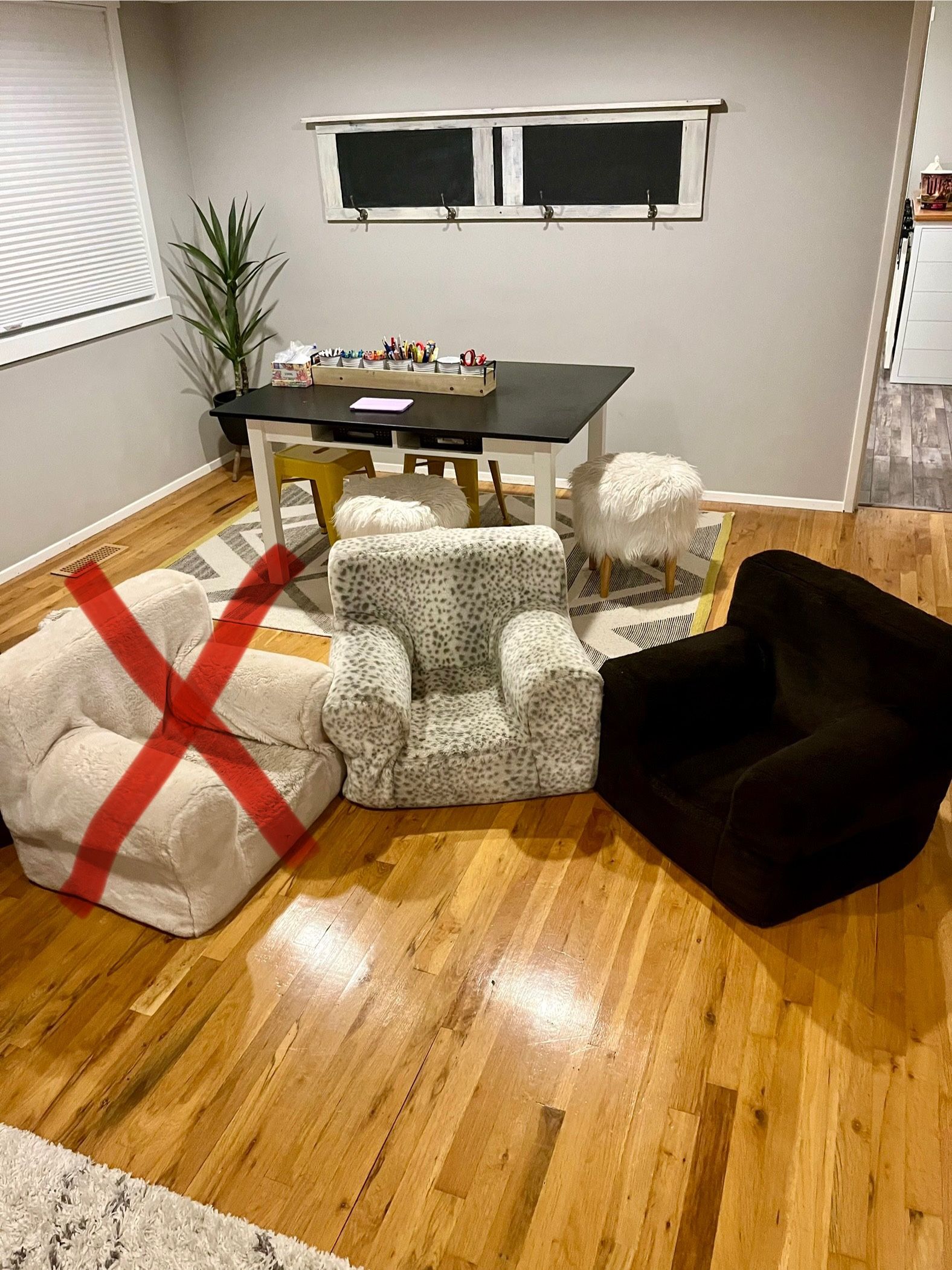 Kids chair - Pottery barn 